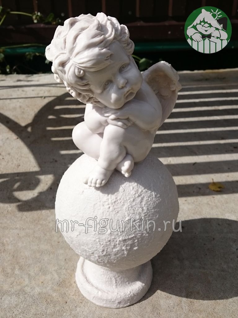Фигура Ангел на шаре малыш мальчик H-37 см