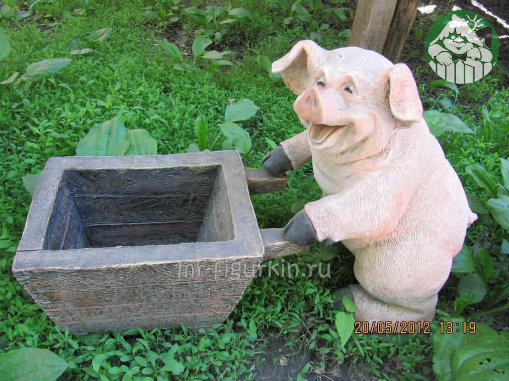 Садовая фигура Свинка с тележкой H-37см (свинка + тележка)